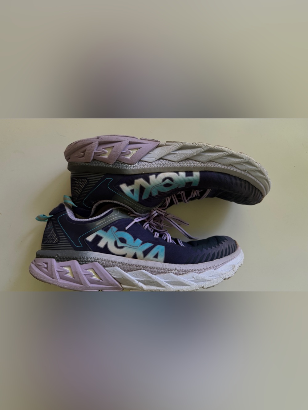 Hoka One Arahi 3 Womens Size 9.5 Running Shoes Gray Purple Blue missing Insoles